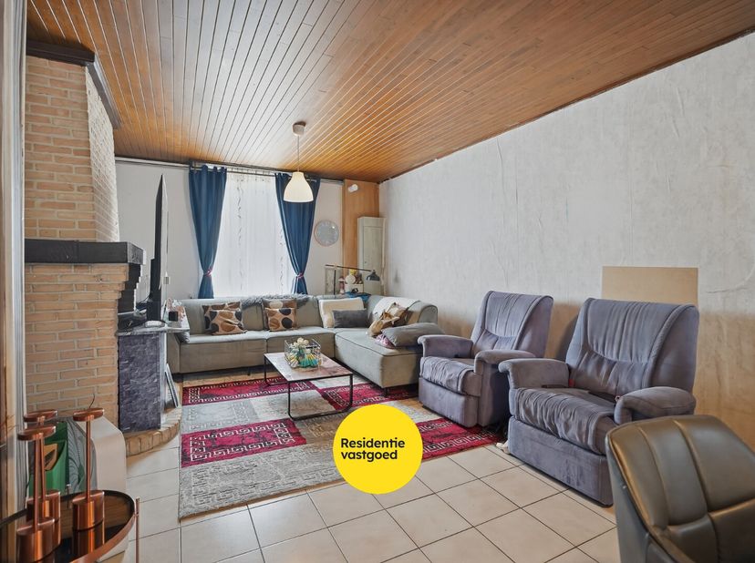 Kijkdag op zaterdag 11 juli - op afspraak!<br />
Ruime rijwoning met vier slaapkamers en diepe tuin op een perceel van 220 m², gelegen in Sint-Andries