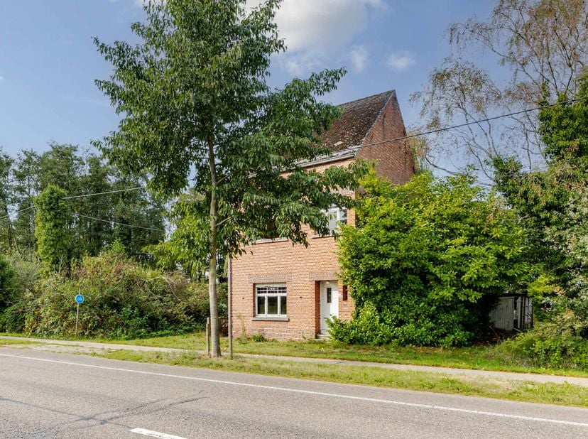 Huis te koop in Dr.-Van de Perrestraat 338,
                    2440 Geel