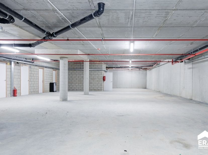 Op deze uiterst centrale locatie op de hoek van de Grotestraat en Eindgracht in Genk, vinden we dit knappe nieuwbouwproject van 14 appartementen. In d