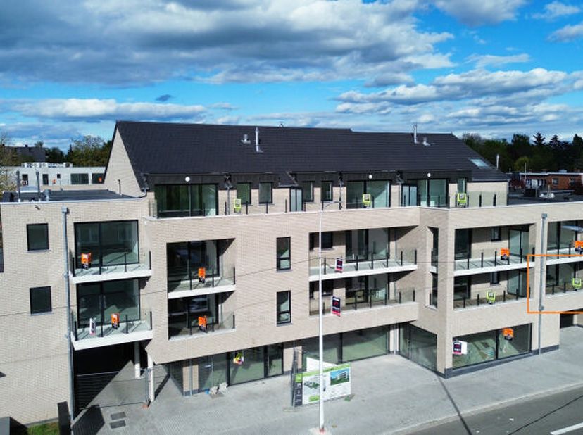 Situé au premier étage de l'immeuble à rue Chaussée de Tongres dans la Résidence "Jardins de Rocourt", l'appartement "A5" (+/- 97 m² hors terrasse d'a