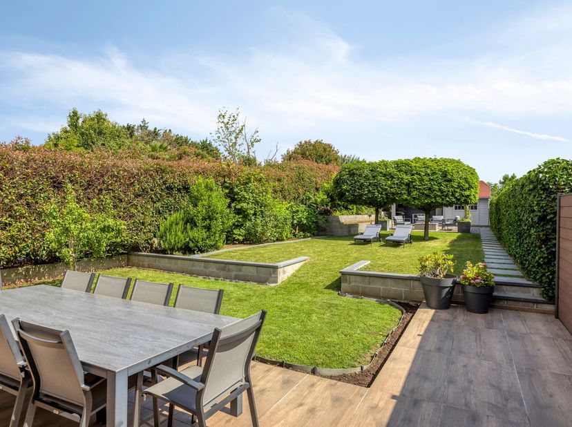 Maison 3 façades coup de cœur, prête à emménager, avec un  superbe jardin.<br />
Située dans un quartier résidentiel calme (Mobiscore 8,9), cette mai