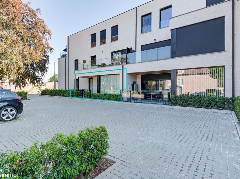 RECENT INSTAPKLAAR GELIJKVLOERS APPARTEMENT MET AIRCO, ZONNEPANELEN EN PARKEERPLAATS NABIJ HET CENTRUM VAN BILZEN<br />
<br />
Dit instapklare gelijkv