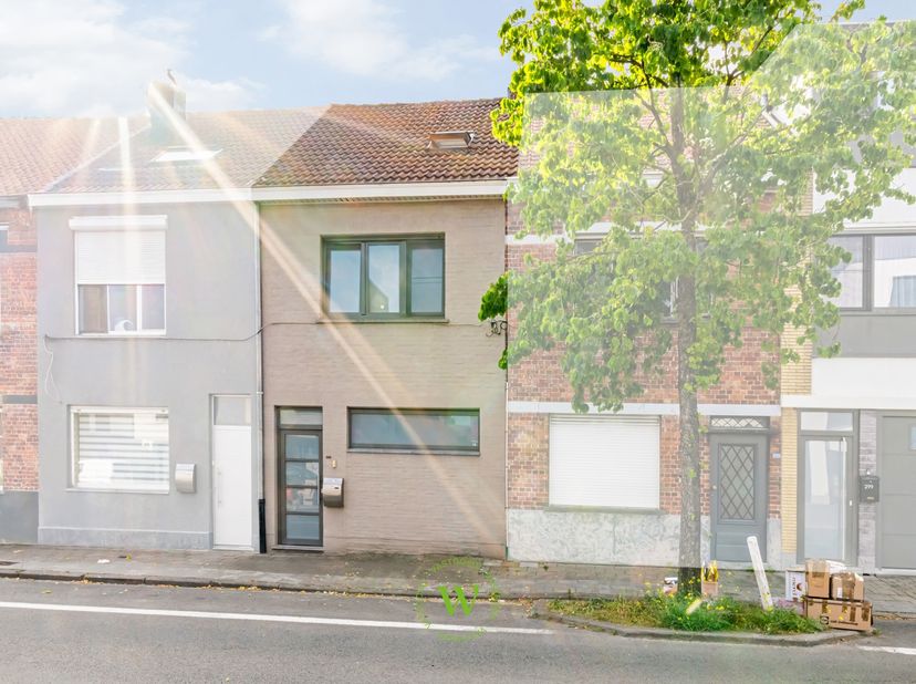 Deze lichtrijke woning met 3 slaapkamers, zonnige tuin én carport bezoeken op zaterdag 13 juni tussen 10u en 14u? (Enkel op afspraak)<br />
Deze insta