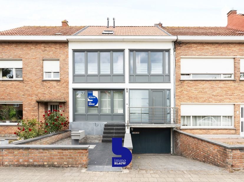 In een rustige en aangename buurt in Oostende bevindt zich deze gezellige en instapklare gezinswoning met drie volwaardige slaapkamers, een ruime leef