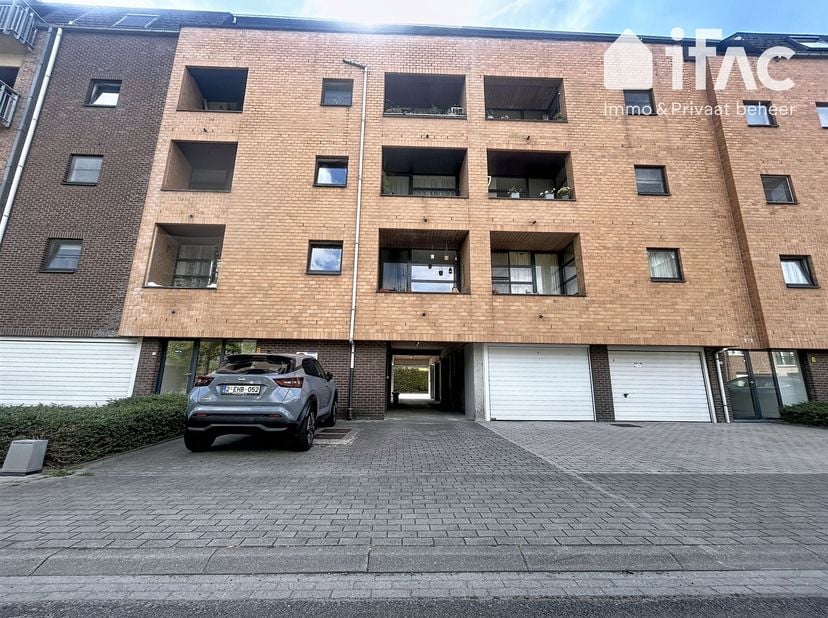 Aangenaam duplex appartement op de vierde verdieping van een statig gebouw te Kessel-Lo, op wandelafstand van het Begijnenbos en het provinciedomein.<