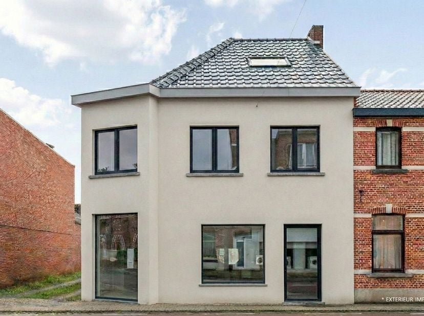 Voor meer info en fotos, surf naar www.swevers.be  Opbrengsteigendom kopen op toplocatie in Koersel? Dan is dit veelzijdige pand te Koersel-Dorp 14 ab