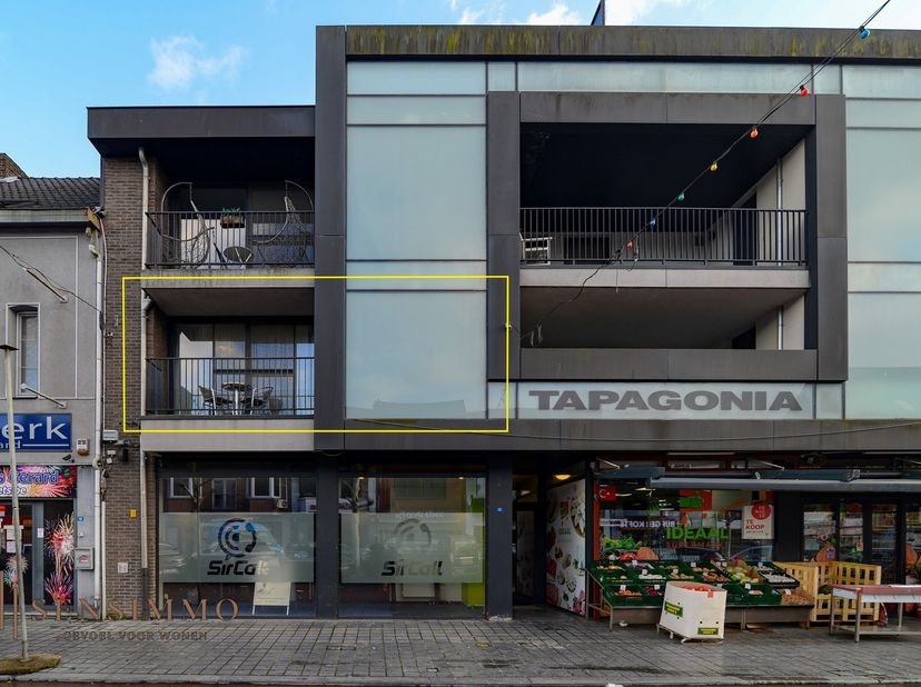 Op een toplocatie in het centrum van Eisden, aan de levendige Pauwengraaf 51, vinden we dit instapklare en energiezuinige appartement met 2 slaapkamer