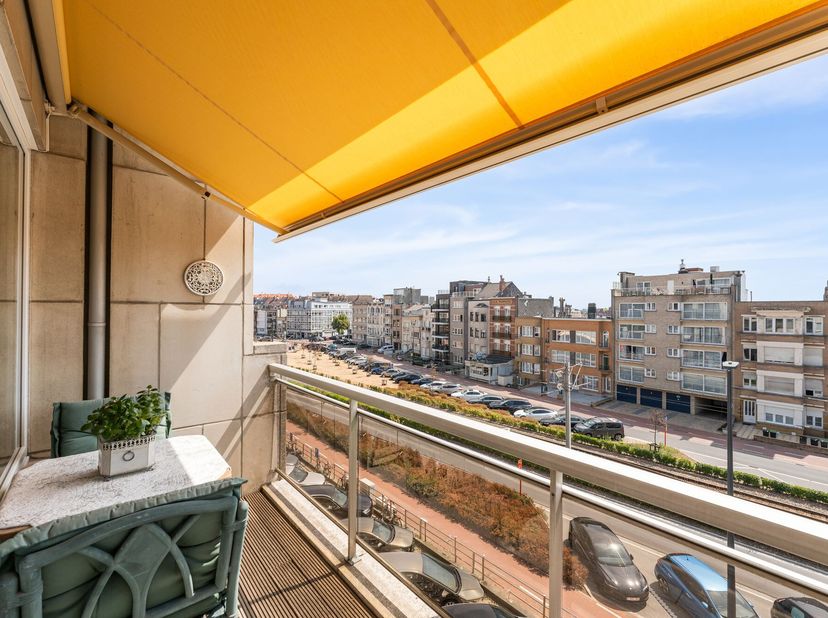 Op zoek naar een instapklaar appartement te koop op een centrale locatie nabij de zeedijk? Dit verzorgde appartement aan de Graaf Jansdijk combineert