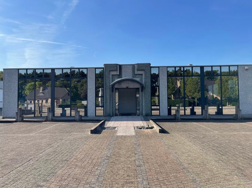 Bien professionnel à louer
                    à 3660 Opglabbeek