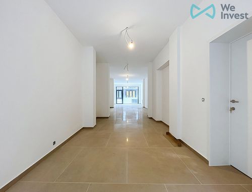                                         Handelsgelijkvloers te huur in Brussel, € 1.400
