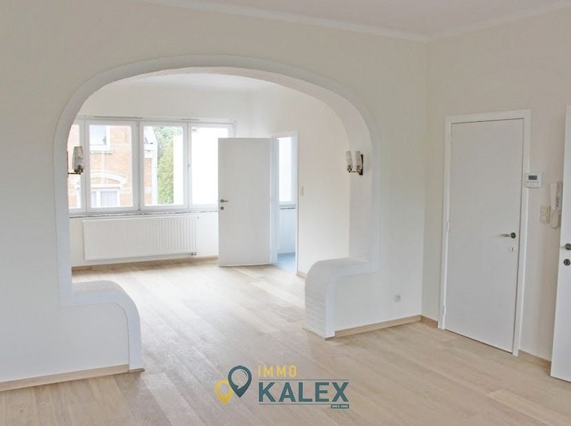 Rue au Bois, au 1er étage d’une maison composée de 2 logements. Appartement 1 chambre de 62m². Lumineux et cosy. Agrémenté d’une terrasse avec une jol