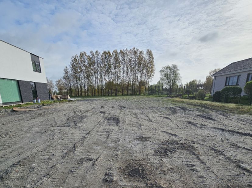 BOUWGROND VOOR VILLABOUW OP MAAT (lot 1). In Middelkerke aan de Spermaliestraat bieden we een bouwgrond aan met heel wat potentieel. Gemakkelijk berei