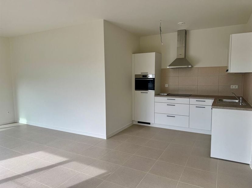 Magnifique appartement neuf de 2 chambres, avec place de parking et terrasse exposée sud à Lier !<br />
Situation<br />
Cet appartement BEN à faible c