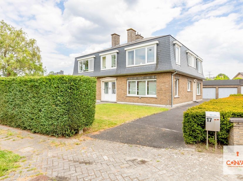 Dit op te frissen appartement is gelegen nabij het&amp;nbsp;bruisende centrum van Wondelgem en op de grens met Mariakerke.&amp;nbsp;Winkels, restaurants, groe