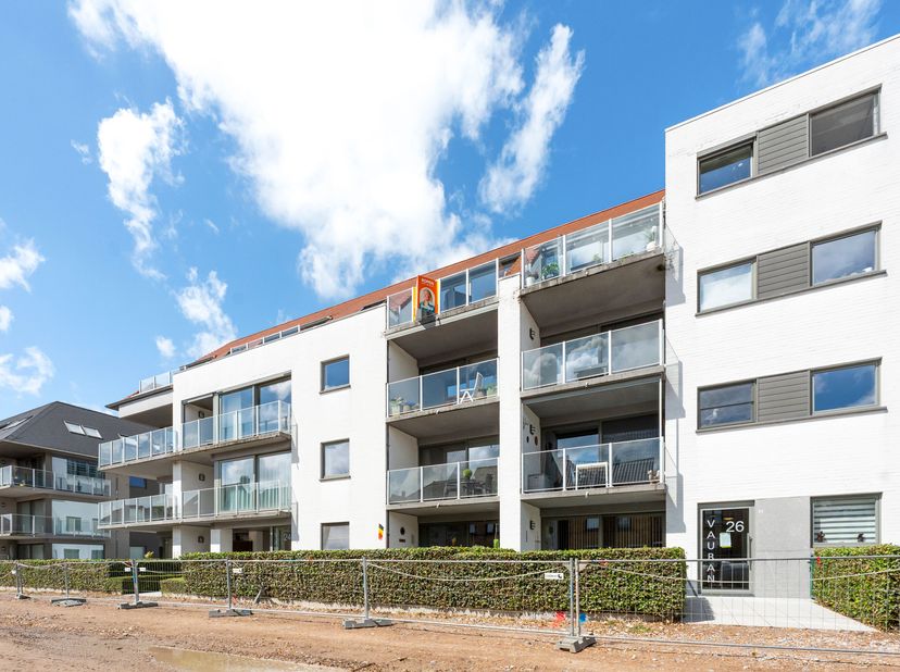 Modern en energiezuinig appartement met berging en staanplaats in de garage.<br />
Dit instapklare appartement uit 2018 is ideaal gelegen in Veurne, o