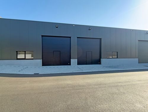                                         Entrepôt sans bureau à louer à Tielt, € 827
