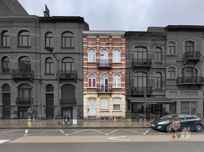 Immeuble de rapport – 2 unités – Avenue Chazal 26 à Schaerbeek<br />
<br />
Situé Avenue Chazal 26 à Schaerbeek, à proximité immédiate des transport
