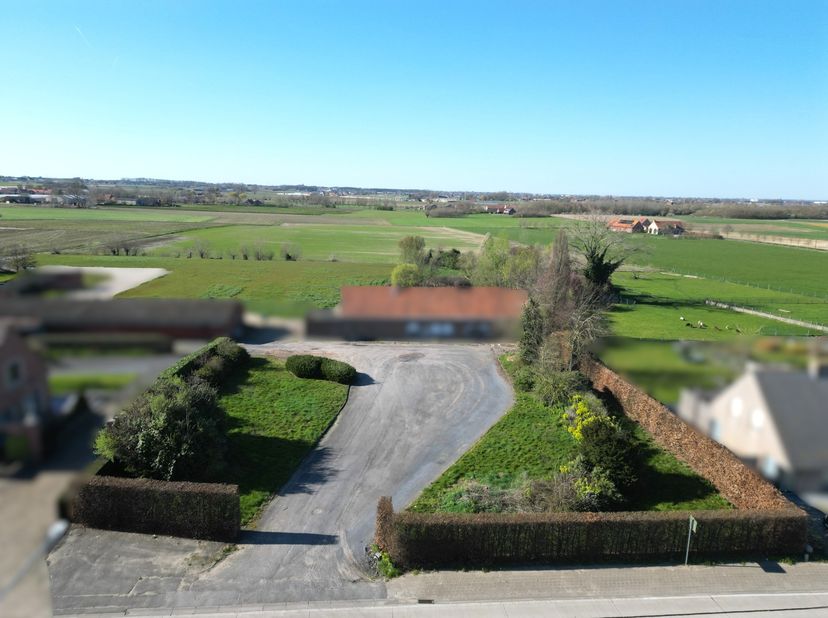 Op zoek naar een bouwgrond voor een open bebouwing in Moorslede? Deze twee percelen van elk ca. 680 m² zijn gelegen in de Roeselaarsestraat en bieden