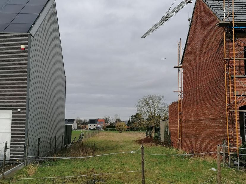 Te koop: bouwgrond 9,64 are. Een perceel dat alle ruimte biedt voor een moderne en lichtrijke woning.<br />
<br />
Ben je op zoek naar de ideale locat
