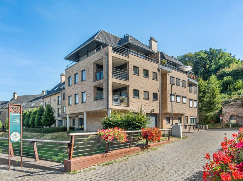 Aan het Citadelpark en langs de Demer vinden we dit tof appartement.<br />
Topligging voor wie in het centrum van de stad Diest willen wonen en toch m