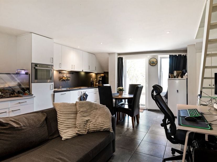 Duplexappartement met 1 slaapkamer in het centrum van Essen <br />
Winkels, scholen en openbaar vervoer op wandelafstand <br />
Bij het betreden van h
