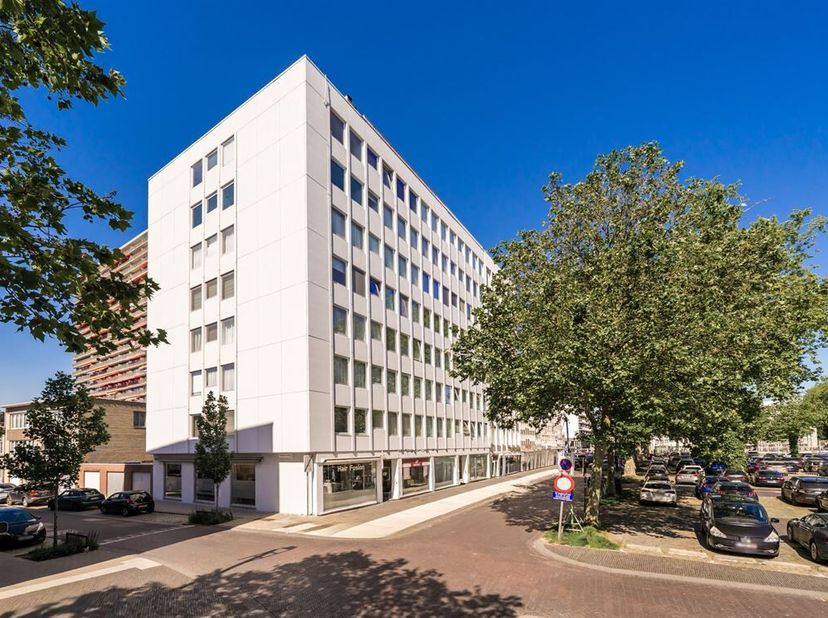Op te frissen penthouse met ruim terras in het hart van Wilrijk<br />
Bent u op zoek naar een penthouse met potentieel, een centrale ligging én een ui
