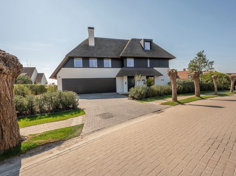 Magnifique villa neuve et individuelle, finition haut de gamme, située dans un quartier résidentiel calme de villas avec une orientation idéale. Magni