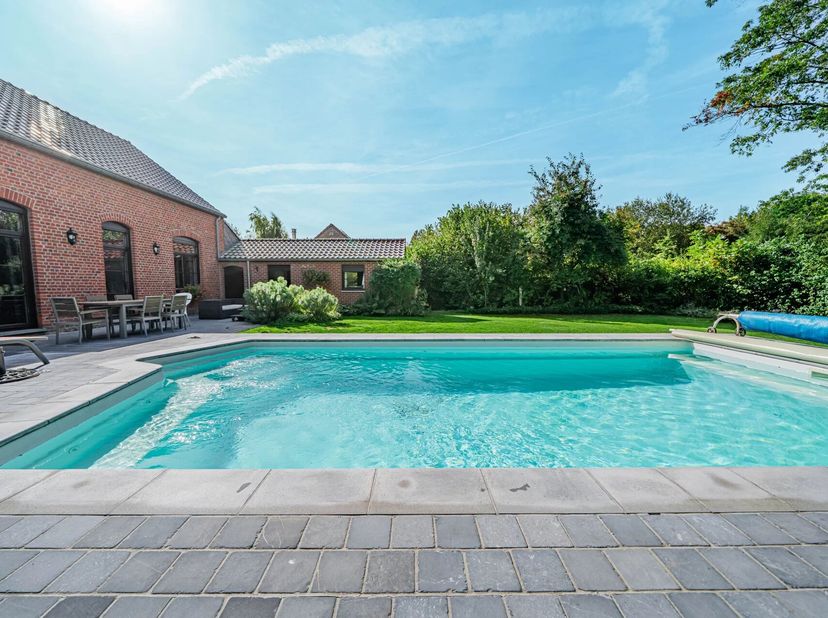 Maison à vendre à ,
                    7061 Casteau