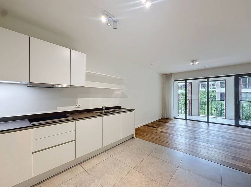 Brussel: Appartement (79m²) met 2 slaapkamers en terras<br />
<br />
Dit appartement bestaat uit een woonkamer met open en volledig geïnstalleerde keu