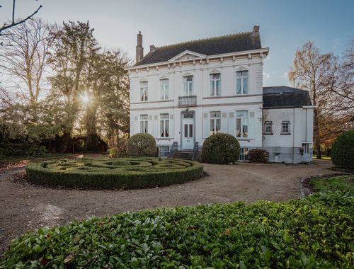                                         Herenhuis te koop in Watervliet, € 995.000
