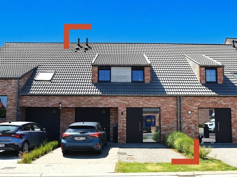 Moderne en ruime gezinswoning met tuin te huur in Sint-juliaan.<br />
<br />
De indeling is als volgt:<br />
*GLV: Inkomhal - apart toilet - lichtr