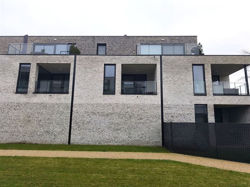 Appartement neuf d'une chambre à coucher avec terrasse à Ham<br />
Situation<br />
L'appartement est idéalement situé le long de la route de liaison e