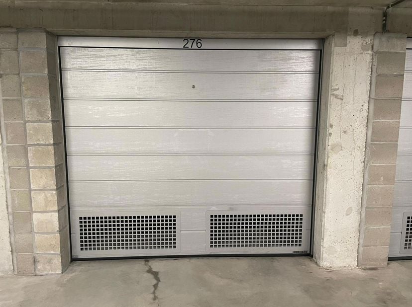 Garage à vendre à Chemin des Deux Maisons 72,
                    1200 Woluwe-Saint-Lambert