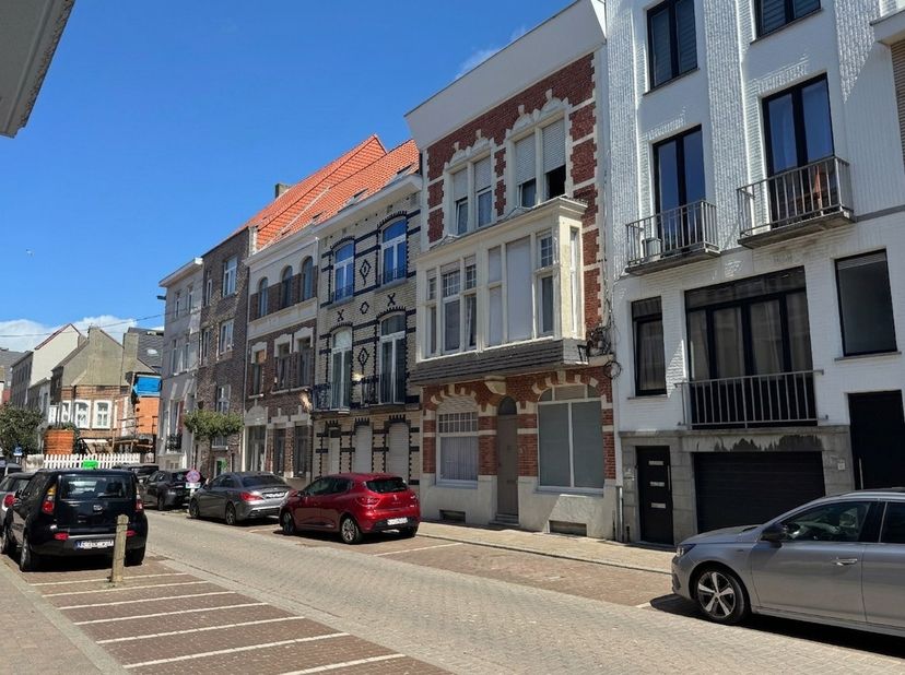 Bent U op zoek naar een studio aan de Belgische kust? Dan is deze gezellige studio in Blankenberge beslist een bezoek waard. Gelegen op slechts ongeve