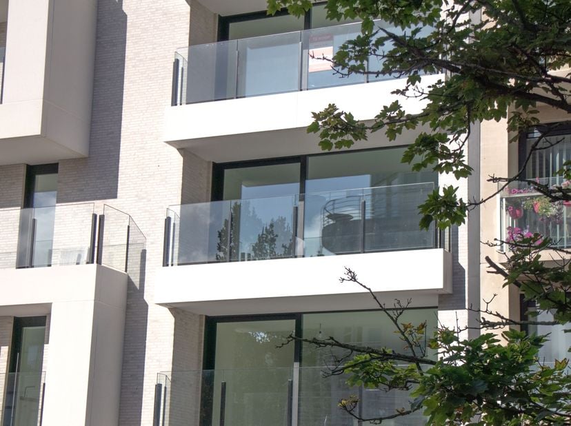 Op de derde verdieping van de nieuwbouwresidentie Machteld bevindt zich dit lichtrijke appartement met een bewoonbare oppervlakte van 83,54 m² en een