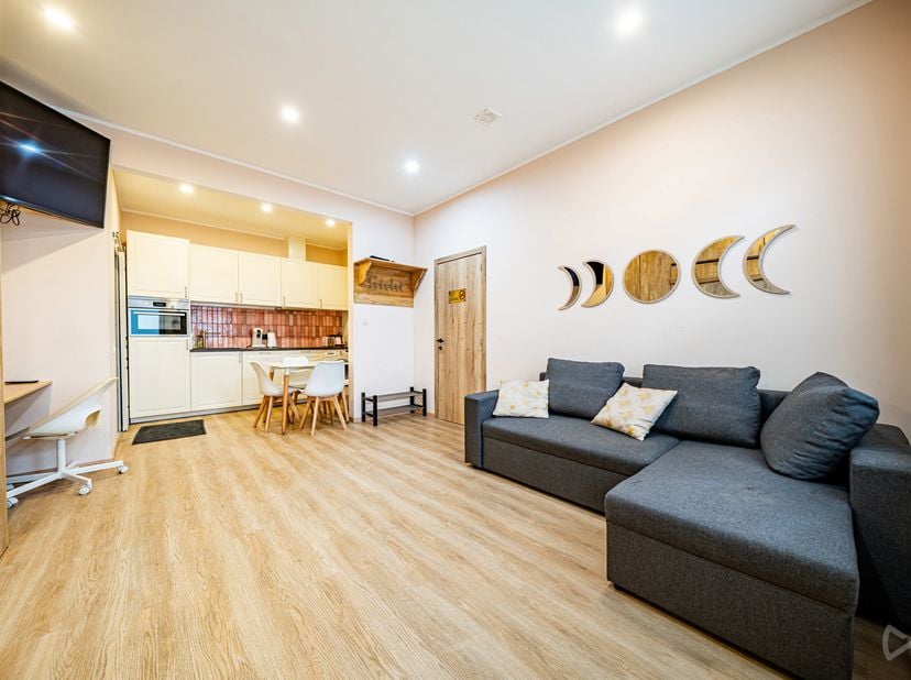 We Invest a le plaisir de vous présenter ce rez-de-chaussée idéalement situé entre Berchem-Sainte-Agathe et Molenbeek-Saint-Jean. <br />
L'appartement