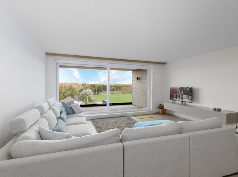 Het appartement is gelegen op 3e verdieping in residentie Sunset, een recente realisatie van Versluys Bouwgroep. Het gebouw situeert zich tegenover he