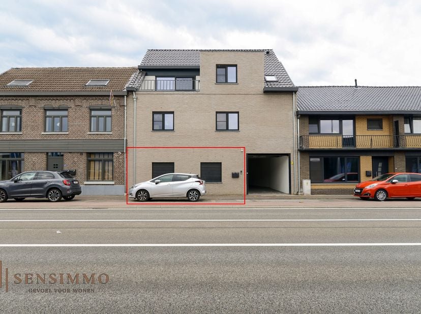 Aan de Steenweg 127 in Lanaken bevindt zich dit nieuwbouw, bestaande uit twee ruime appartementen die comfort, ruimte en hedendaags woonplezier perfec