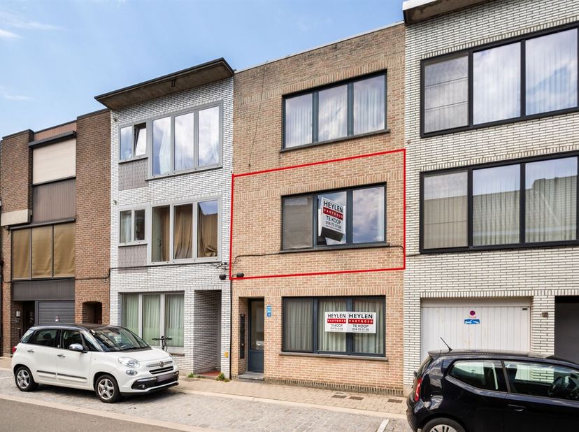 Appartement met 1 slaapkamer en terras in Herentals!<br />
Ligging: Centraal gelegen met alle faciliteiten (winkels, scholen, openbaar vervoer, bossen