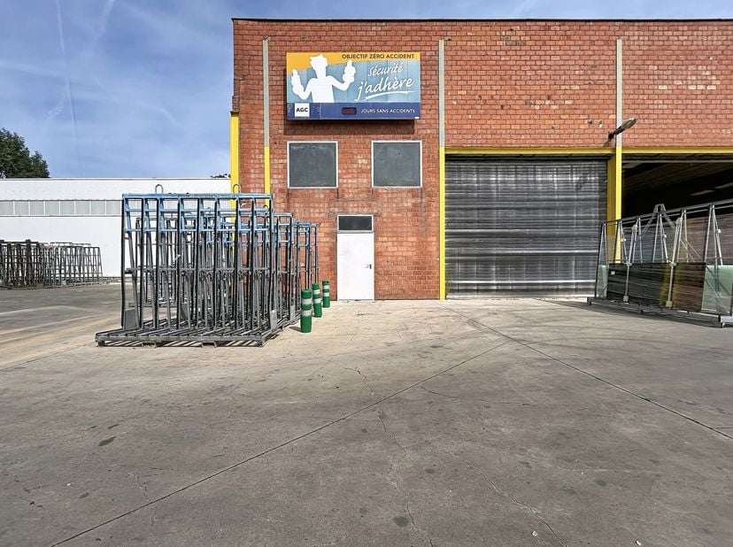 Bien professionnel à louer à Rue de Houtain 32,
                    4280 Grand-Hallet
