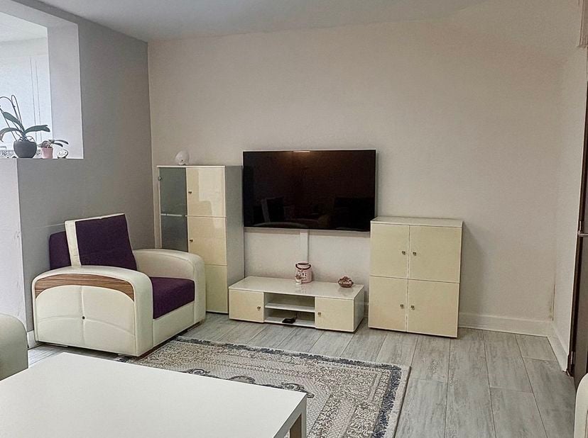 Instapklare gezinswoning met tuin op toplocatie in Gent<br />
Mobiscore: 9,2/10<br />
In de Bernard De Wildestraat 18 bevindt zich deze charmante en g