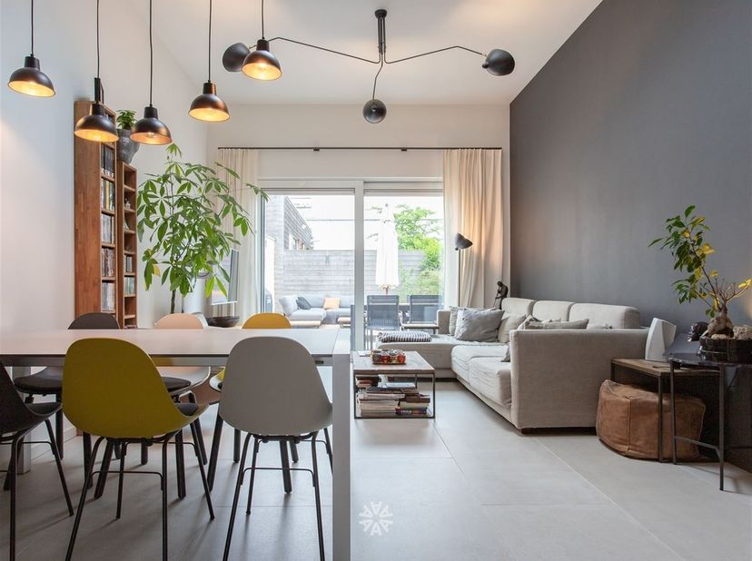 GENT - Spijkstraat 68: Op zoek naar een gemeubelde/furnished rijwoning met zonnige tuin te huur in Gent? Dan is dit pand mogelijk iets voor u.<br />