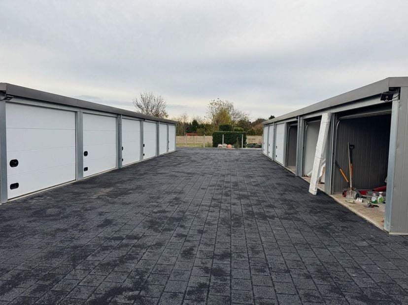 Garage à vendre
                    à 9402 Meerbeke