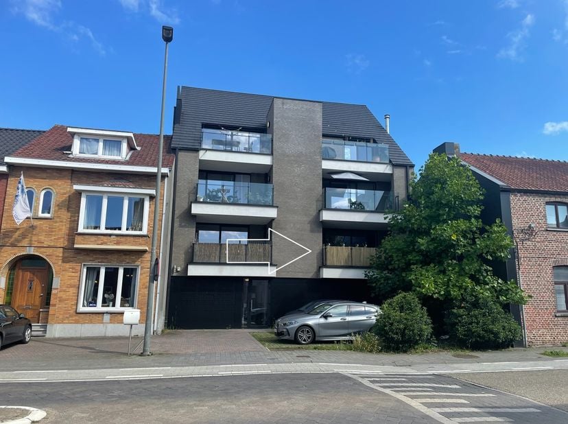 Prachtig appartement met 2 slaapkamers en ruim, zongericht terras te Hasselt.&amp;nbsp;<br />
<br />
Indeling appartement:<br />
Woon- en eetkamer met toe