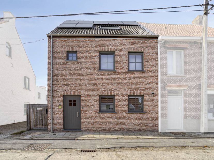Huis te koop in Knokstraat 22,
                    9880 Poeke