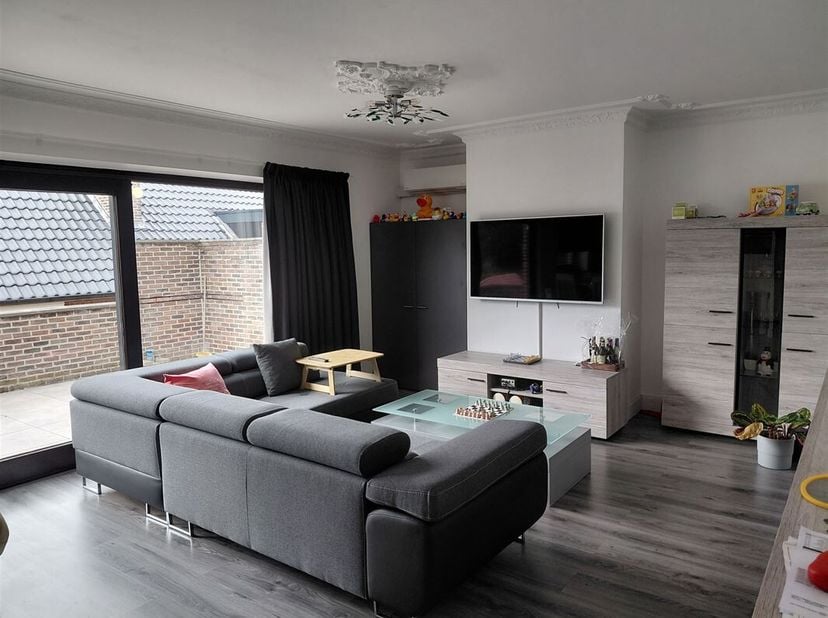 Demandez une visite via info@optimusvastgoed.be !<br />
À LOUER : Appartement en duplex de 2 chambres à Heusden-Zolder !<br />
Ce charmant appartement