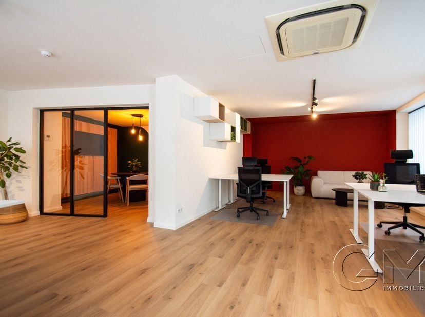 DOTTIGNIES - CENTRE<br />
Rue Arthur Roelandt 24<br />
Situé en plein centre de Dottignies, cet espace de COWORKING cosy, convivial et professionnel,