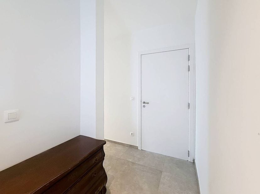 Ben je op zoek naar een rustig gelegen, ruim appartement met het comfort van een woning? Dit gelijkvloers appartement aan de Heirbaan 46 bus 1 in Elen