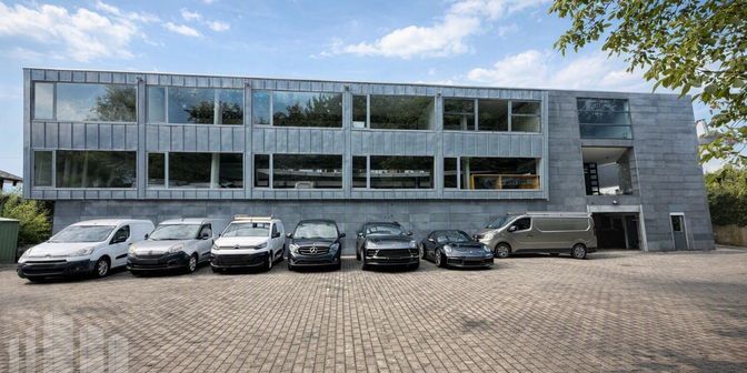 Bedrijfsvastgoed te koop in Bergensesteenweg 162, 1651 Lot