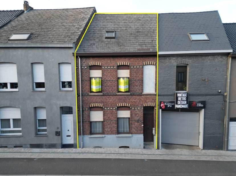Dit renovatieproject op een perceel van 520m² is toegankelijk vanop zowel de Oudenaardsestraat als de Astridlaan en heeft een perceeldiepte van 60m.<b